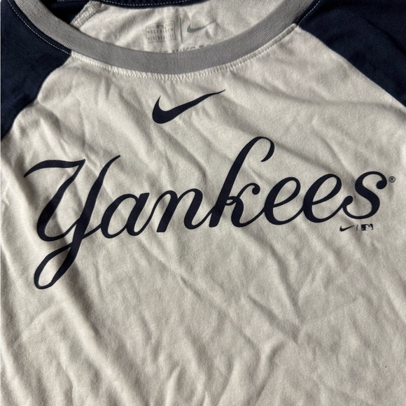 Nike New York Yankees 3/4 sleeve shirt. Unisex Medium - Picture 1 of 7